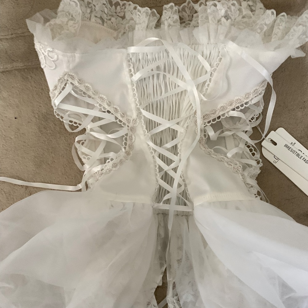 Front Adjustable White Ribbon Corset - Picture 2 of 3